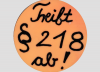Button der FBA Köln zu den Aktionen gegen § 218 im Jahr 1974, Schwarze Schrift auf orangenem Hintergrund, Text: Treibt § 218 ab!